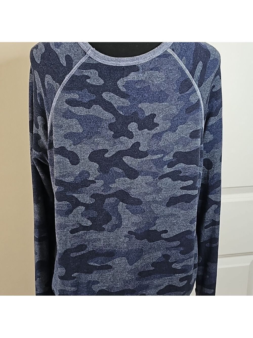 Blue camo oversized sweatshirt -fits 6-8 - Picture 2 of 5